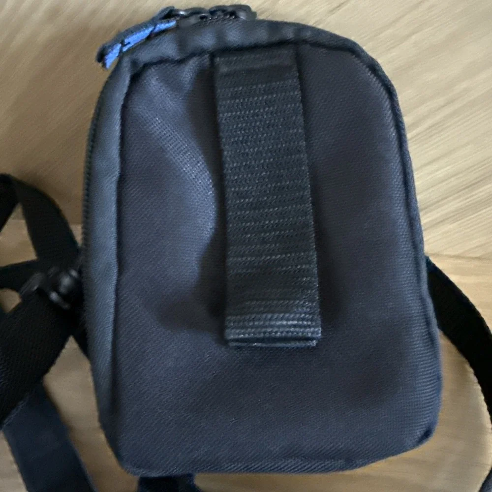 Sony Soft Carrying Case for Cyber-Shot DSC-W530/W570/HX9/W650/W620 etc (LCS-CFR)